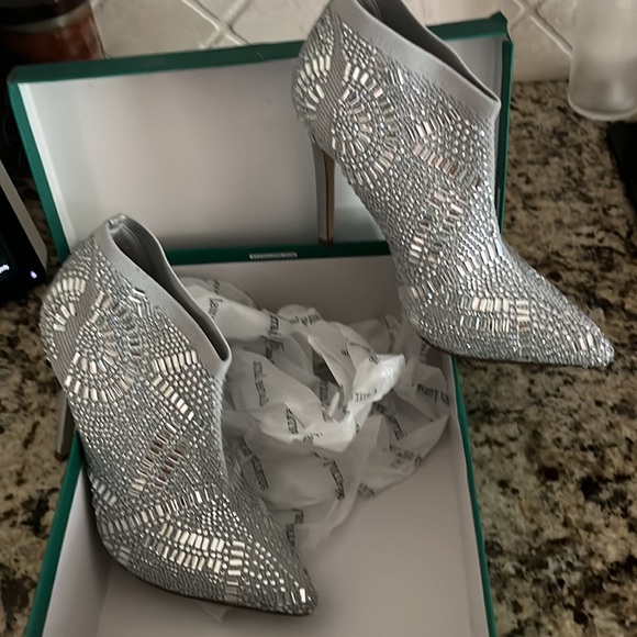 Like new!! Silver metallic booties. Size 5-1/2 - Picture 3 of 4